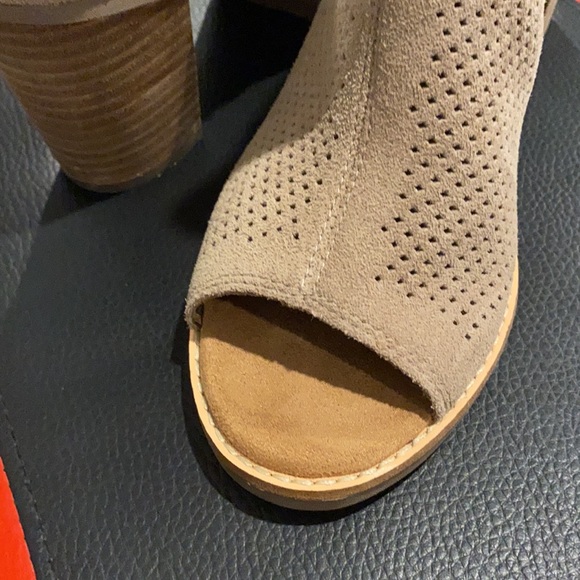 Toms peep toe booties. - Picture 5 of 6